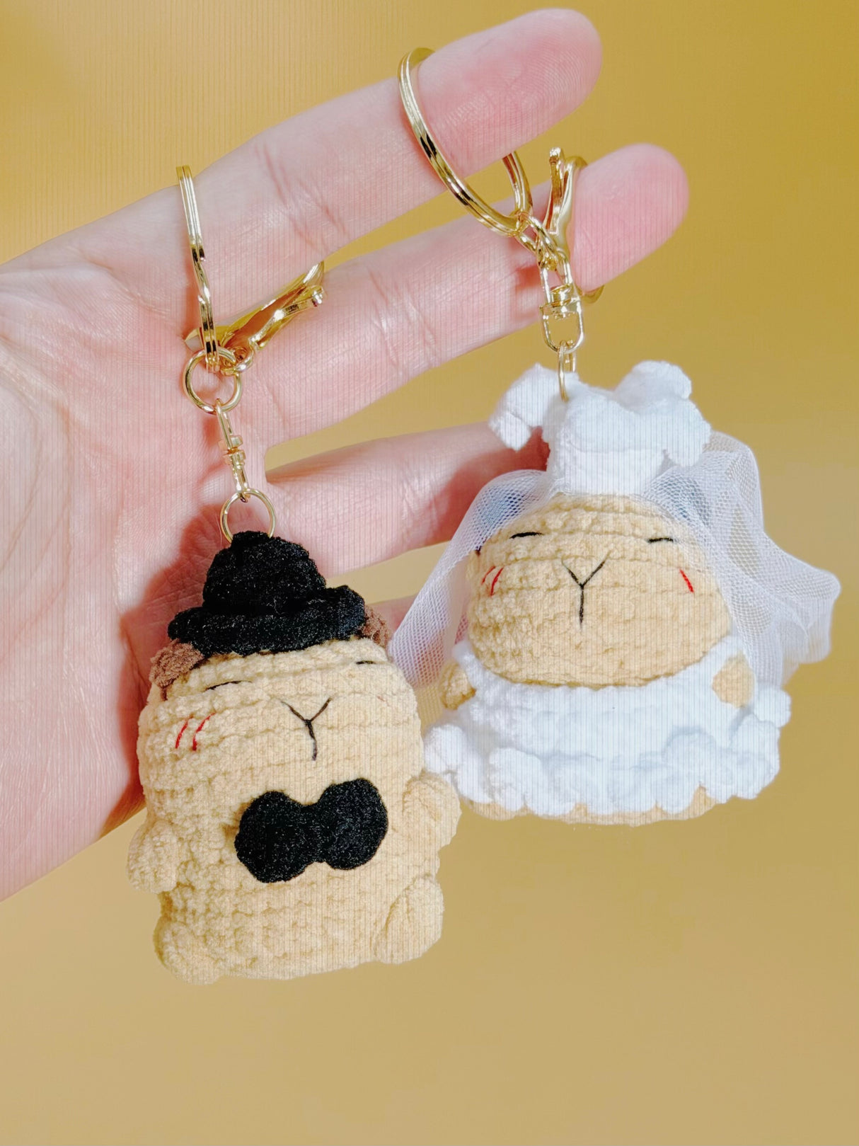 Wedding Capy Keychain